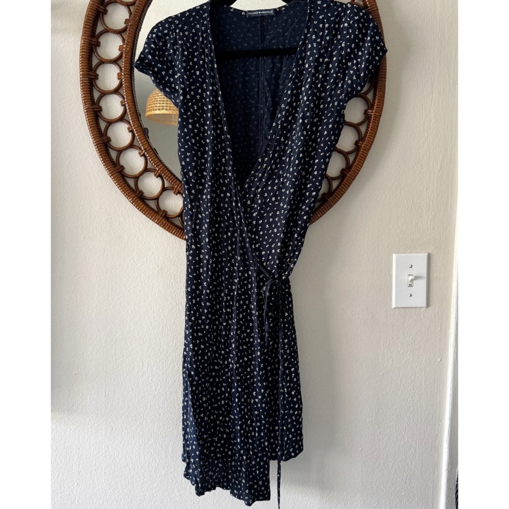 Brandy Melville wrap floral navy blue dress size S XS